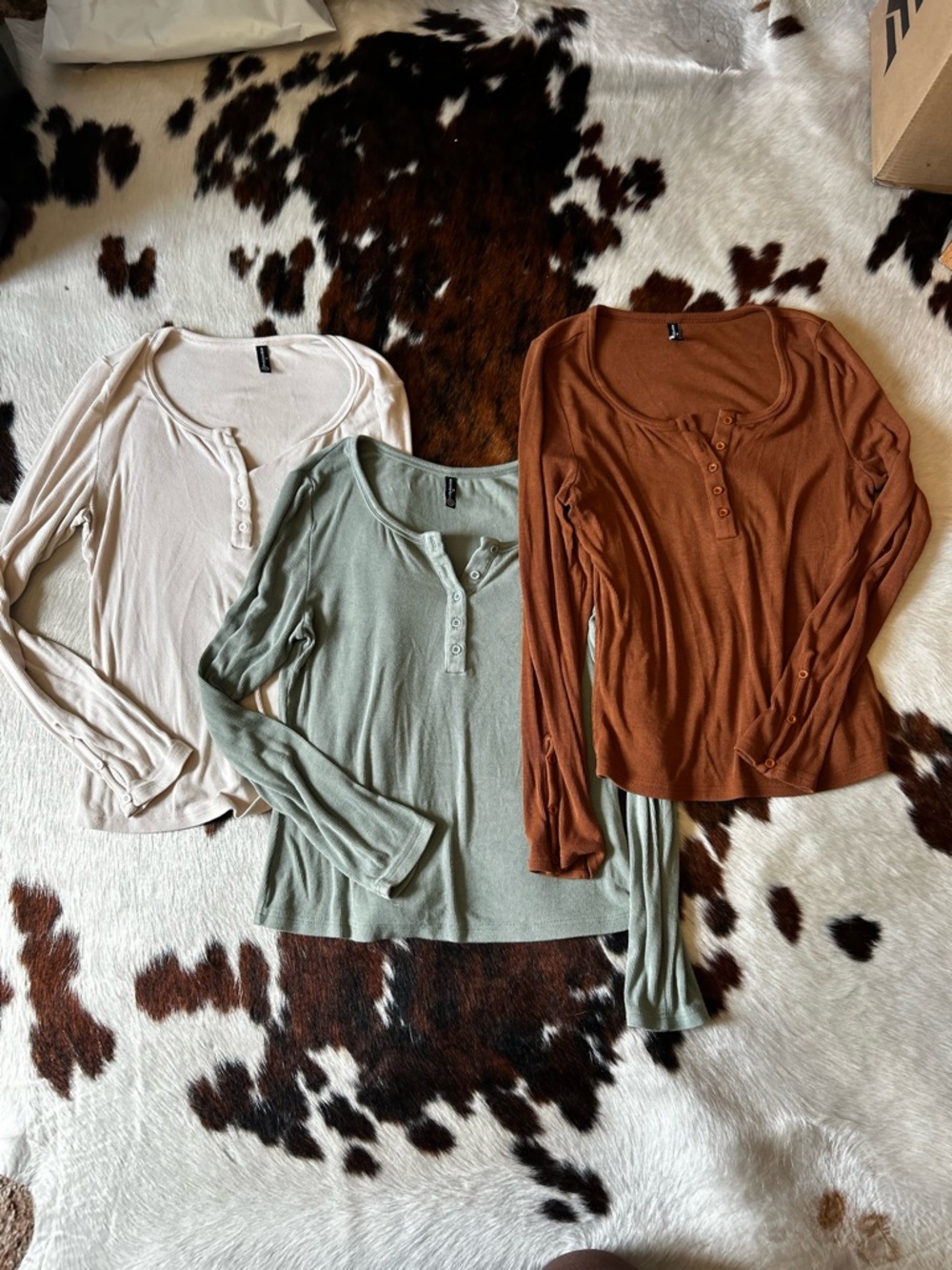 🌷 3-Pack Long-Sleeve Henley Tops — Cream, Sage Green & Rust Brown